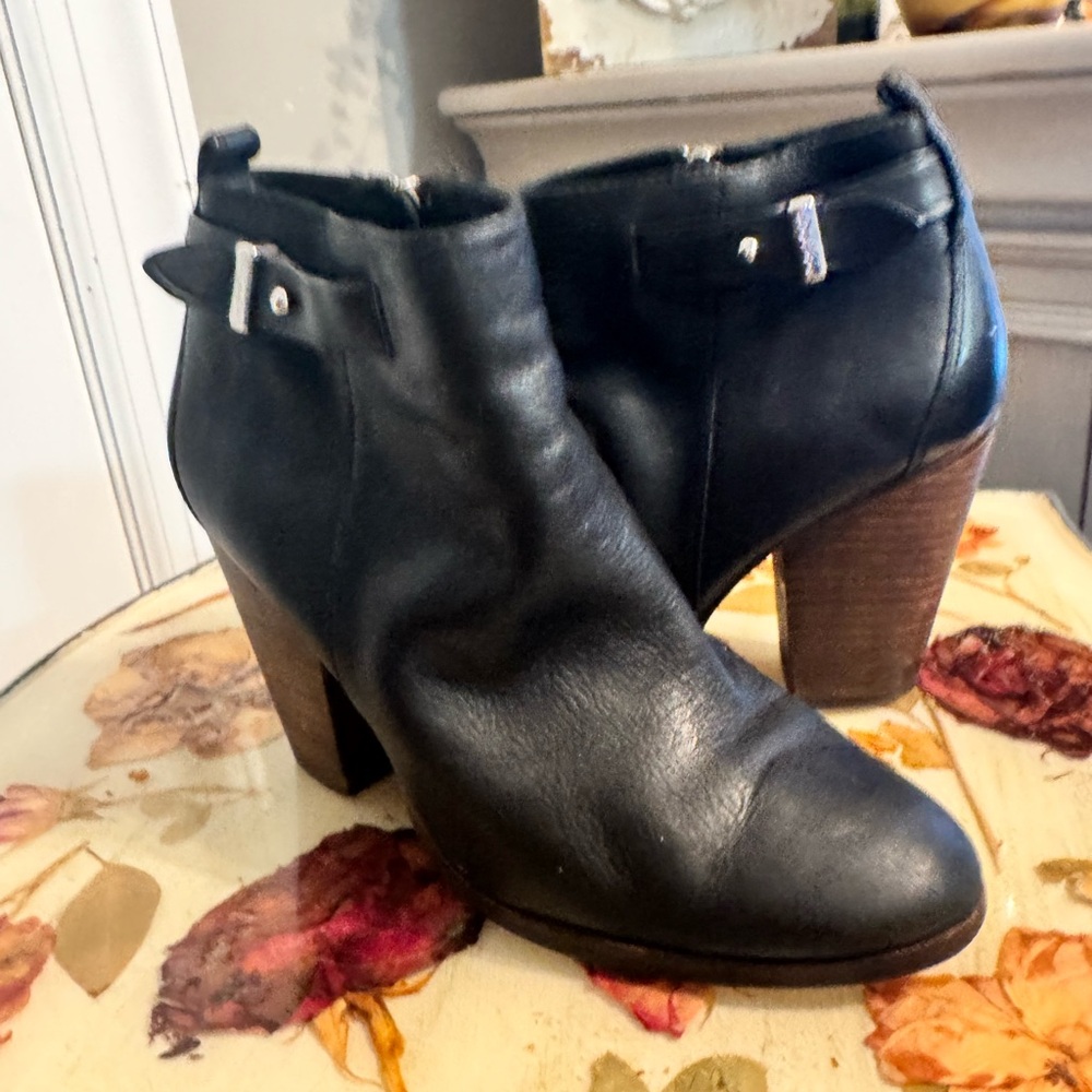 COACH Elegant Black Leather Ankle Boots - Picture 5 of 8